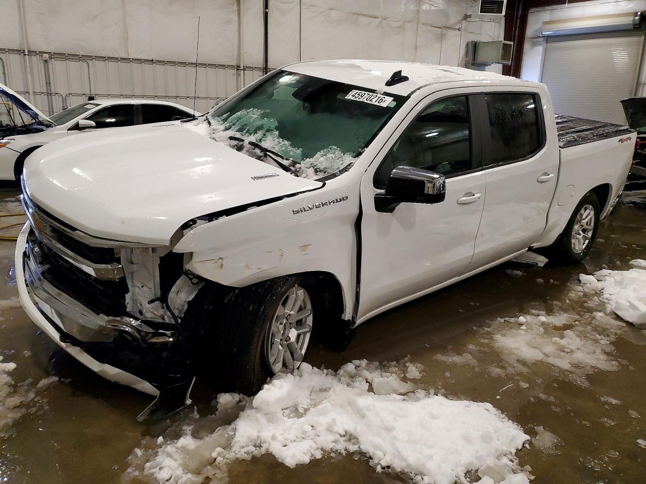 Salvage Chevrolet Silverado Image