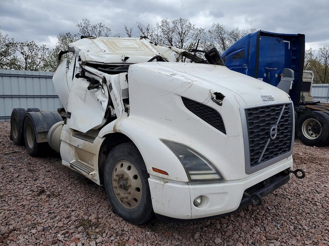 Salvage Volvo Vnr Image