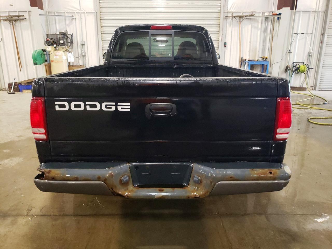 Dodge Dakota Base