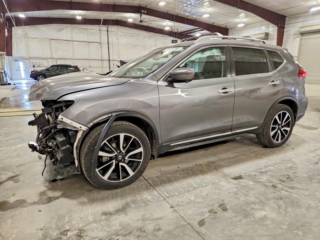 Salvage Nissan Rogue Image