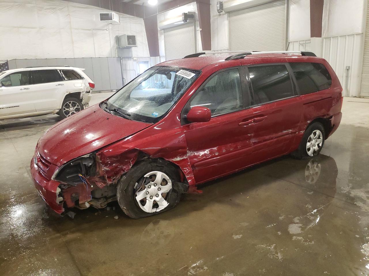 Salvage Kia Sedona Image