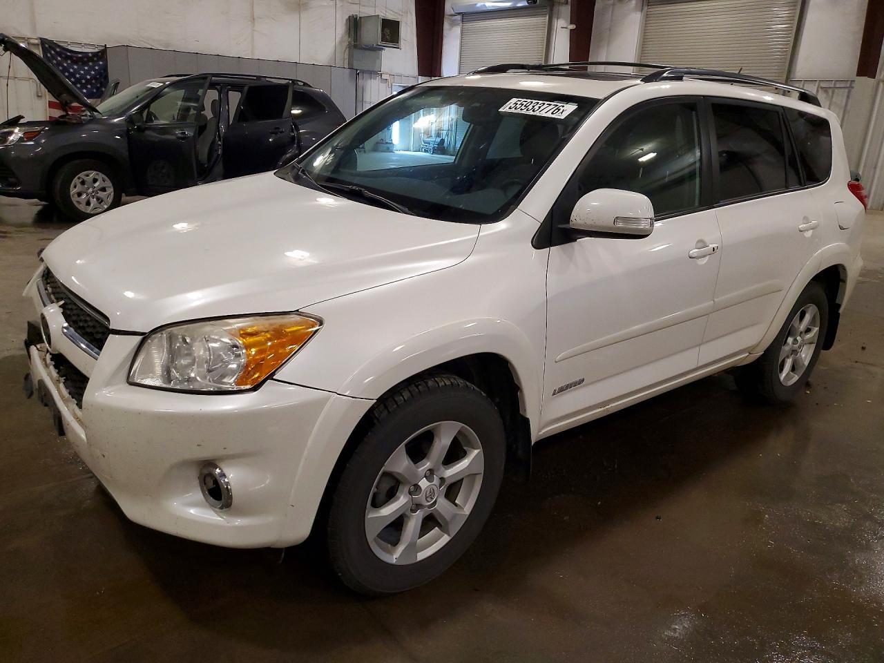 Salvage Toyota RAV4 Image