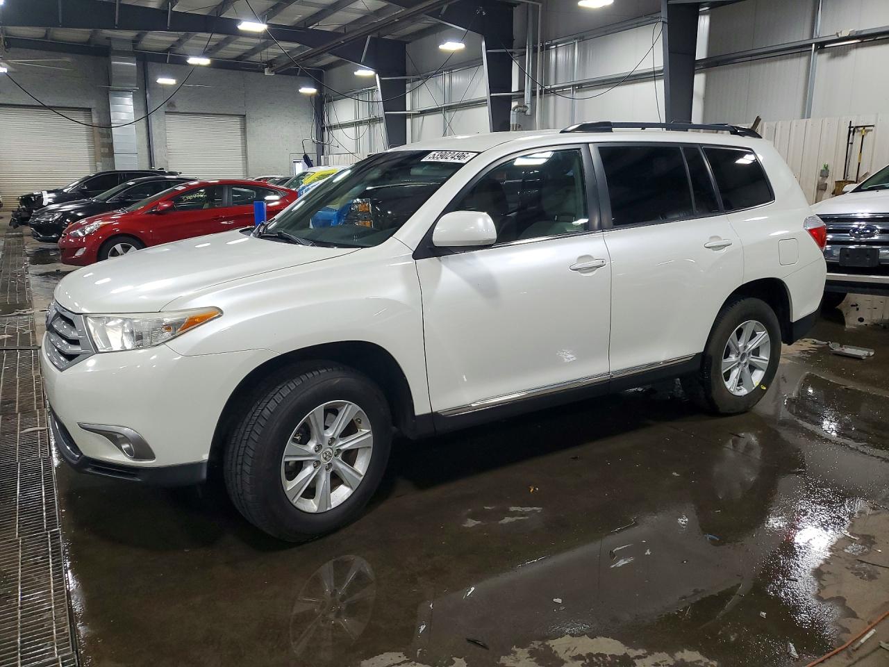 Salvage Toyota Highlander Image