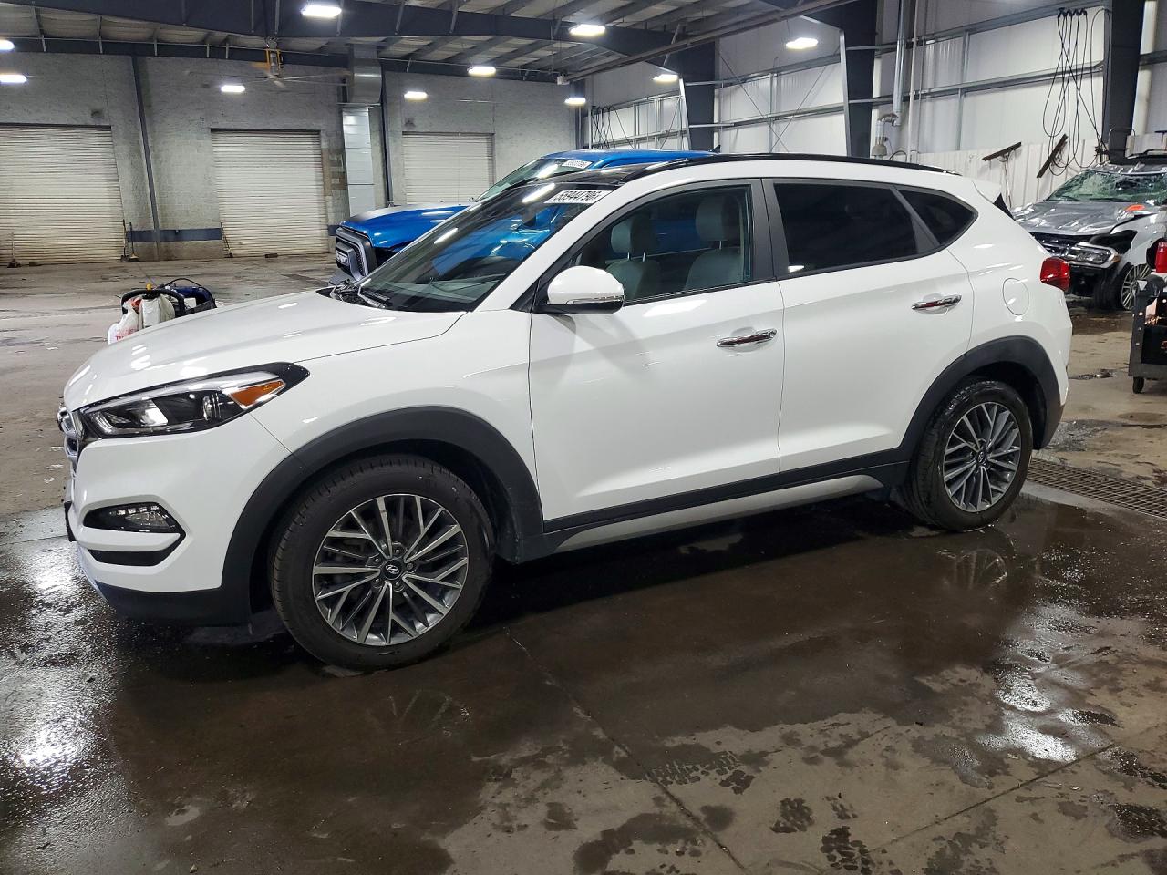 Salvage Hyundai TUCSON Image