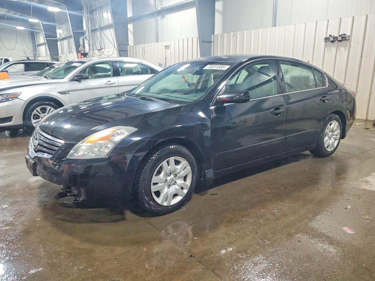 Salvage Nissan Altima Image