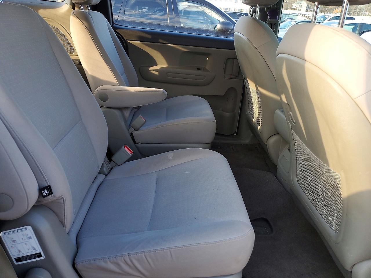 Kia Sedona L