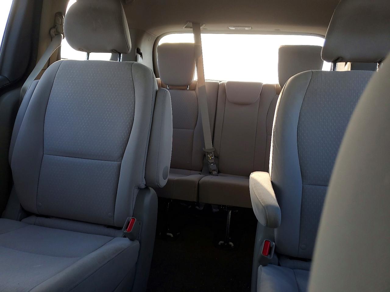 Kia Sedona L
