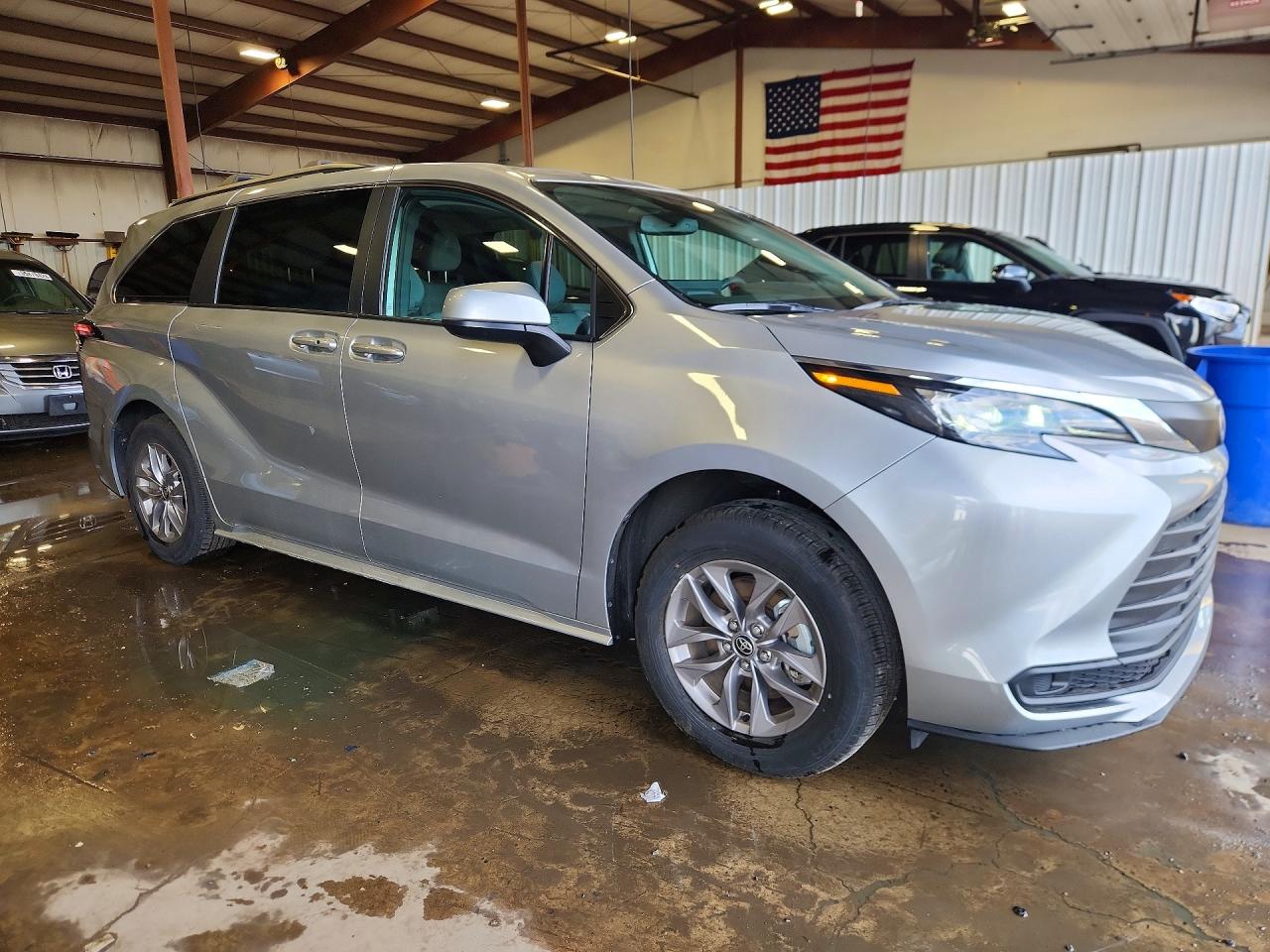 Toyota Sienna Le