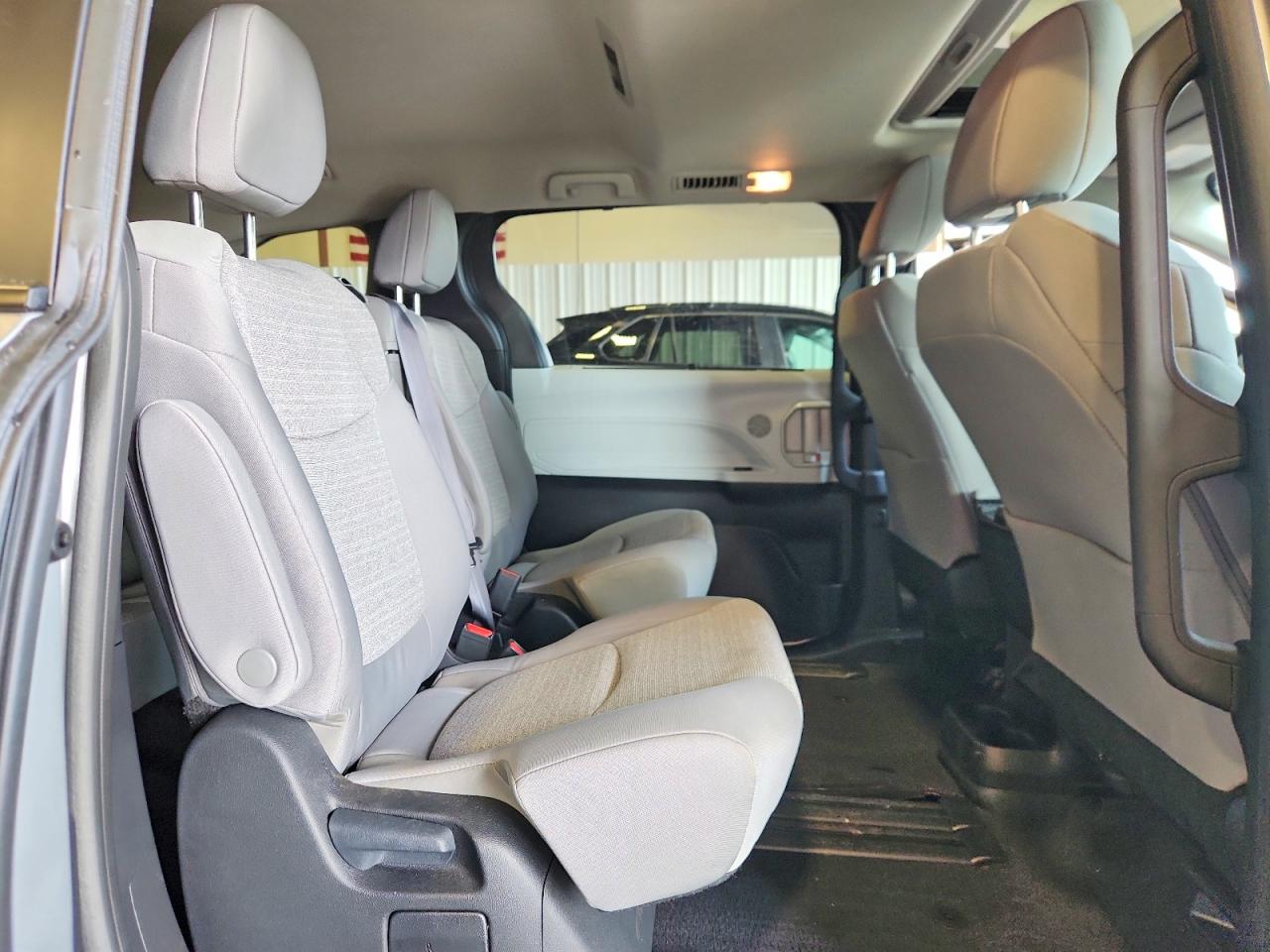 Toyota Sienna Le