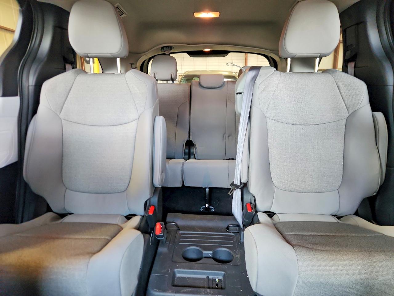Toyota Sienna Le