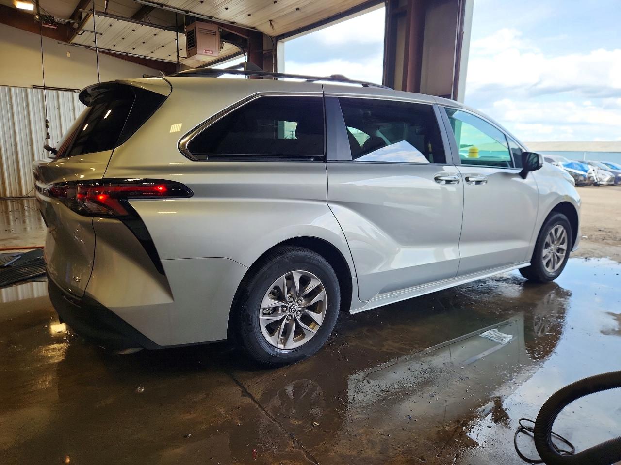 Toyota Sienna Le