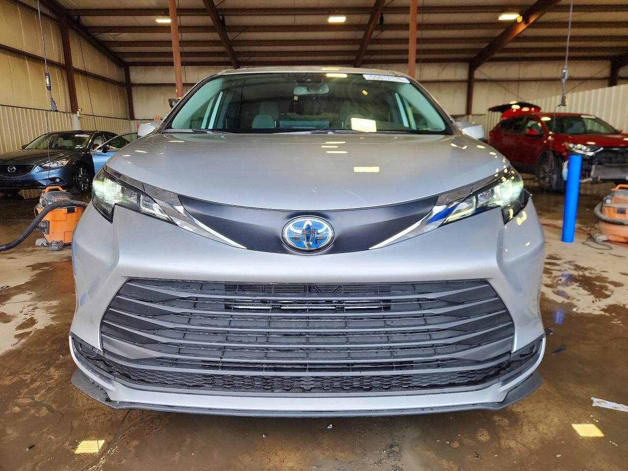 Toyota Sienna Le