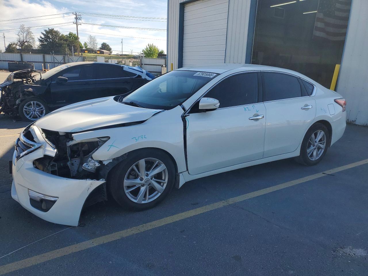 Salvage Nissan Altima Image