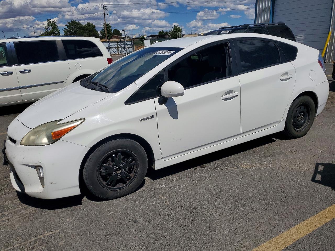 Salvage Toyota Prius Image