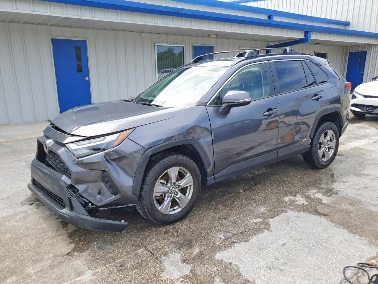 Salvage Toyota RAV4 Image