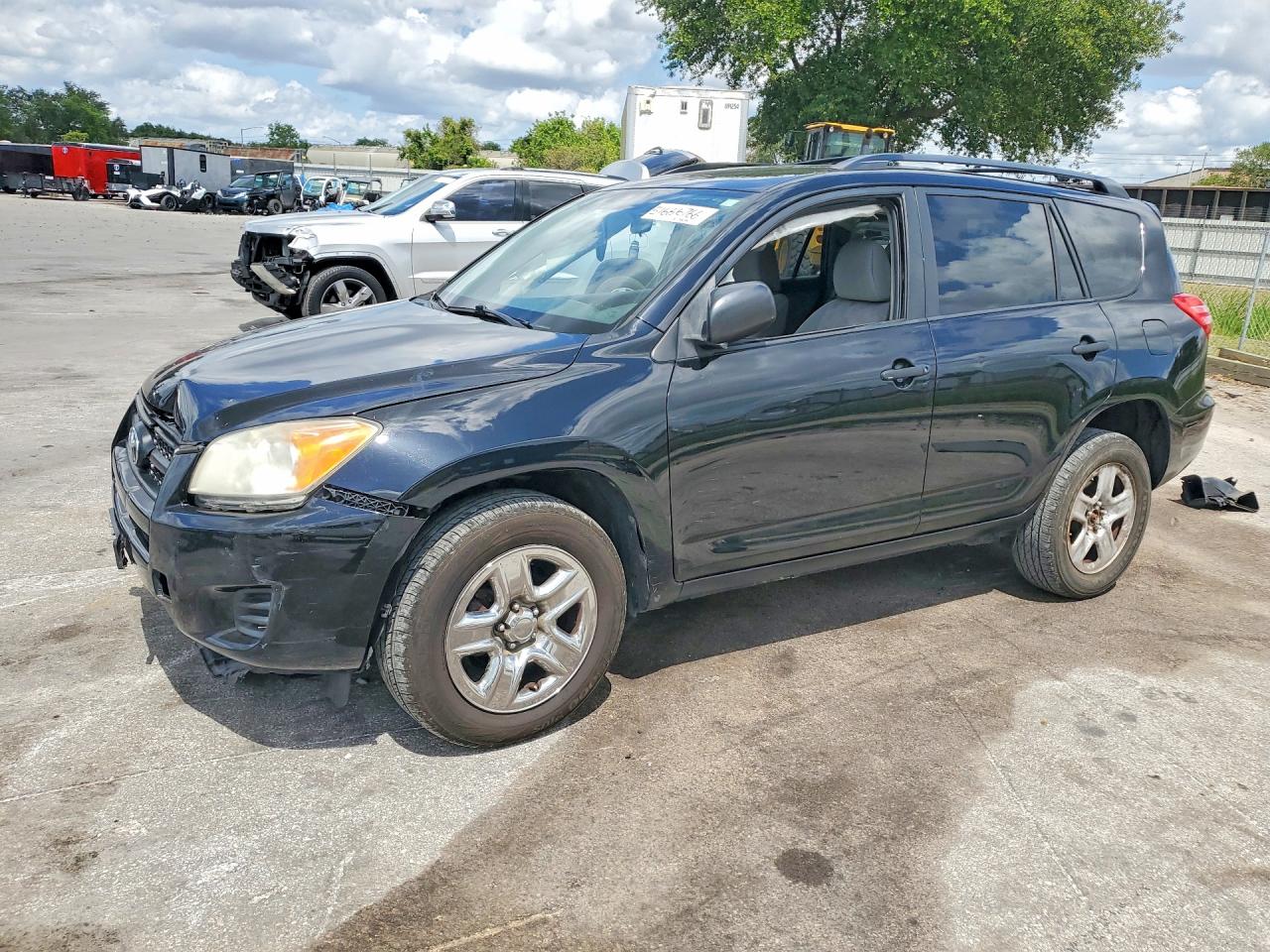 Salvage Toyota RAV4 Image