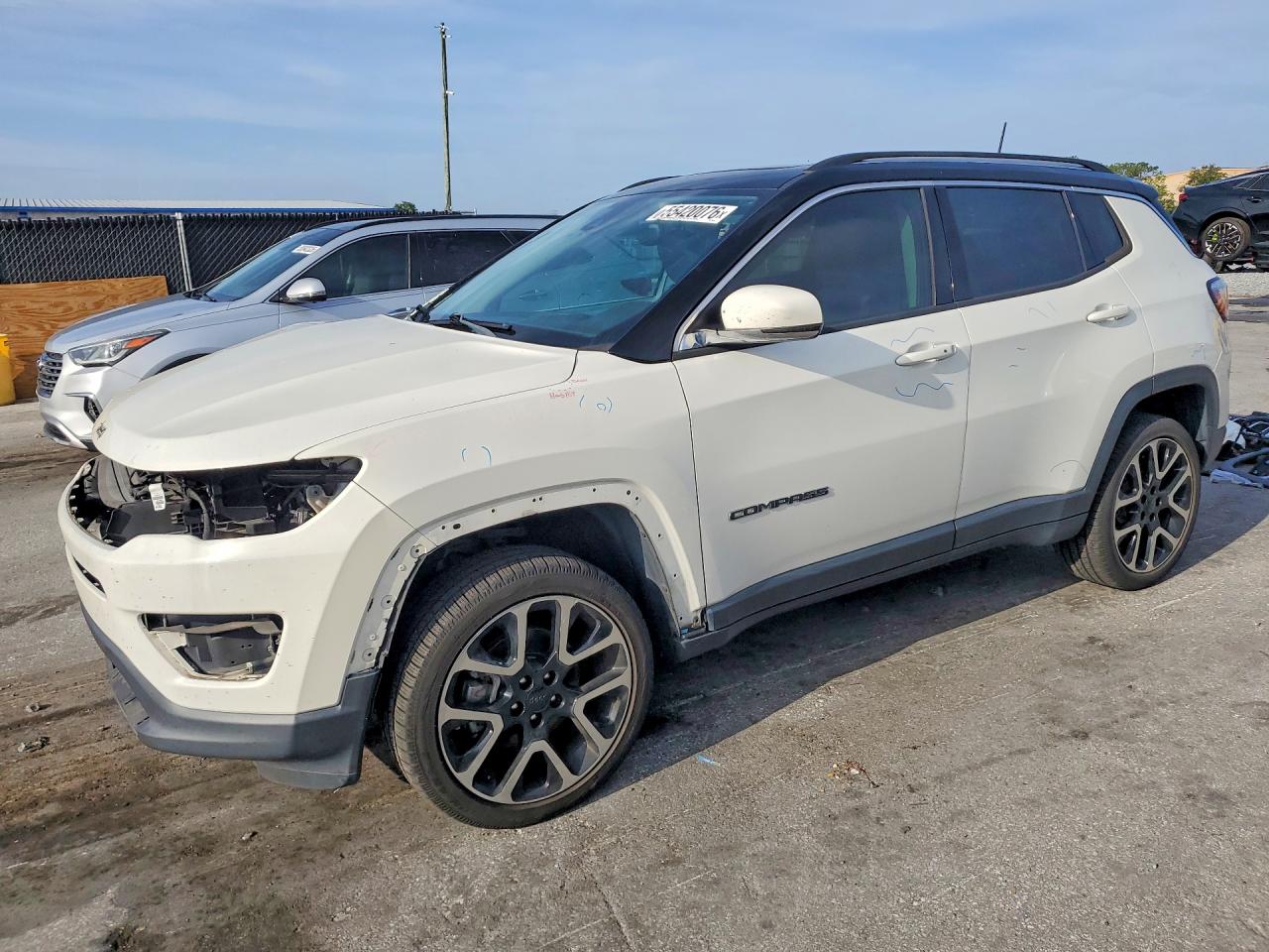 Salvage Jeep Compass Image