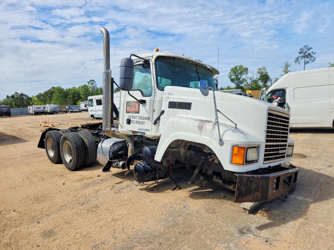 Salvage Mack 600 Image