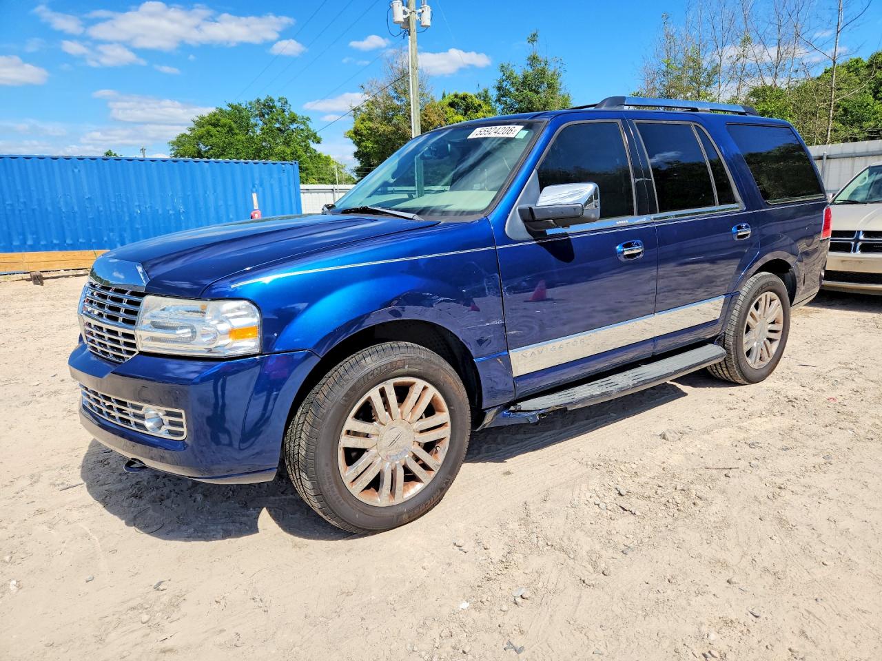 Salvage Lincoln Navigator Image
