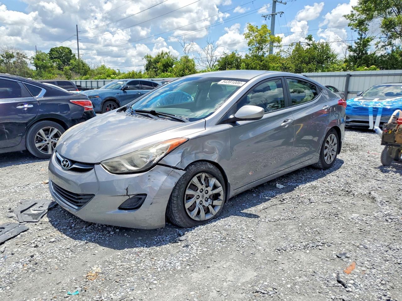 Salvage Hyundai ELANTRA Image