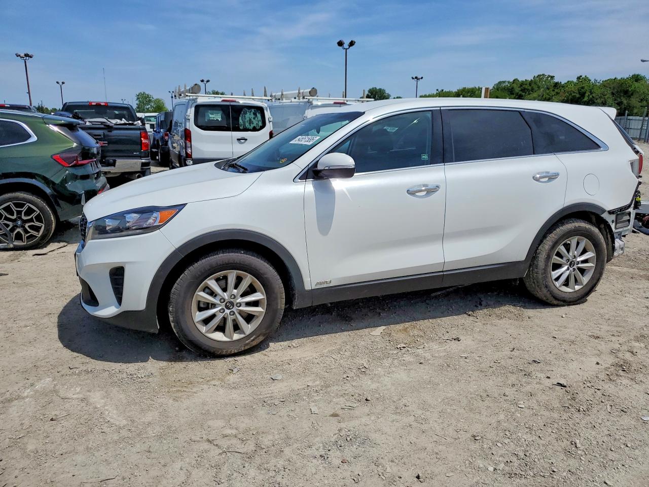 Salvage Kia Sorento Image