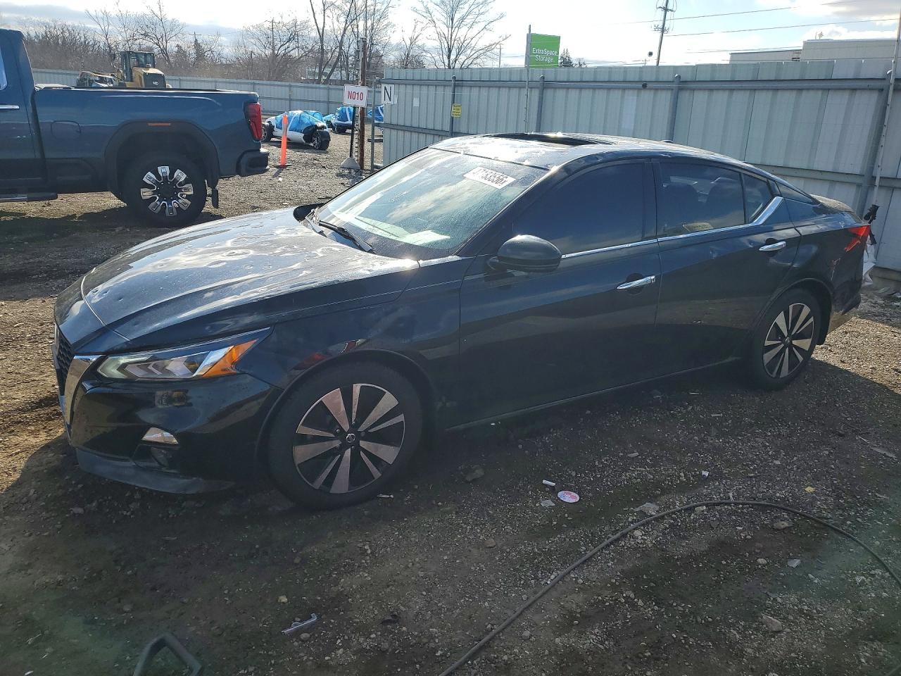 Salvage Nissan Altima Image