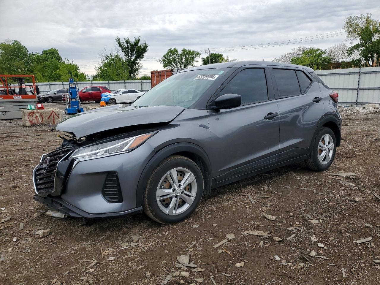Salvage Nissan Kicks Image