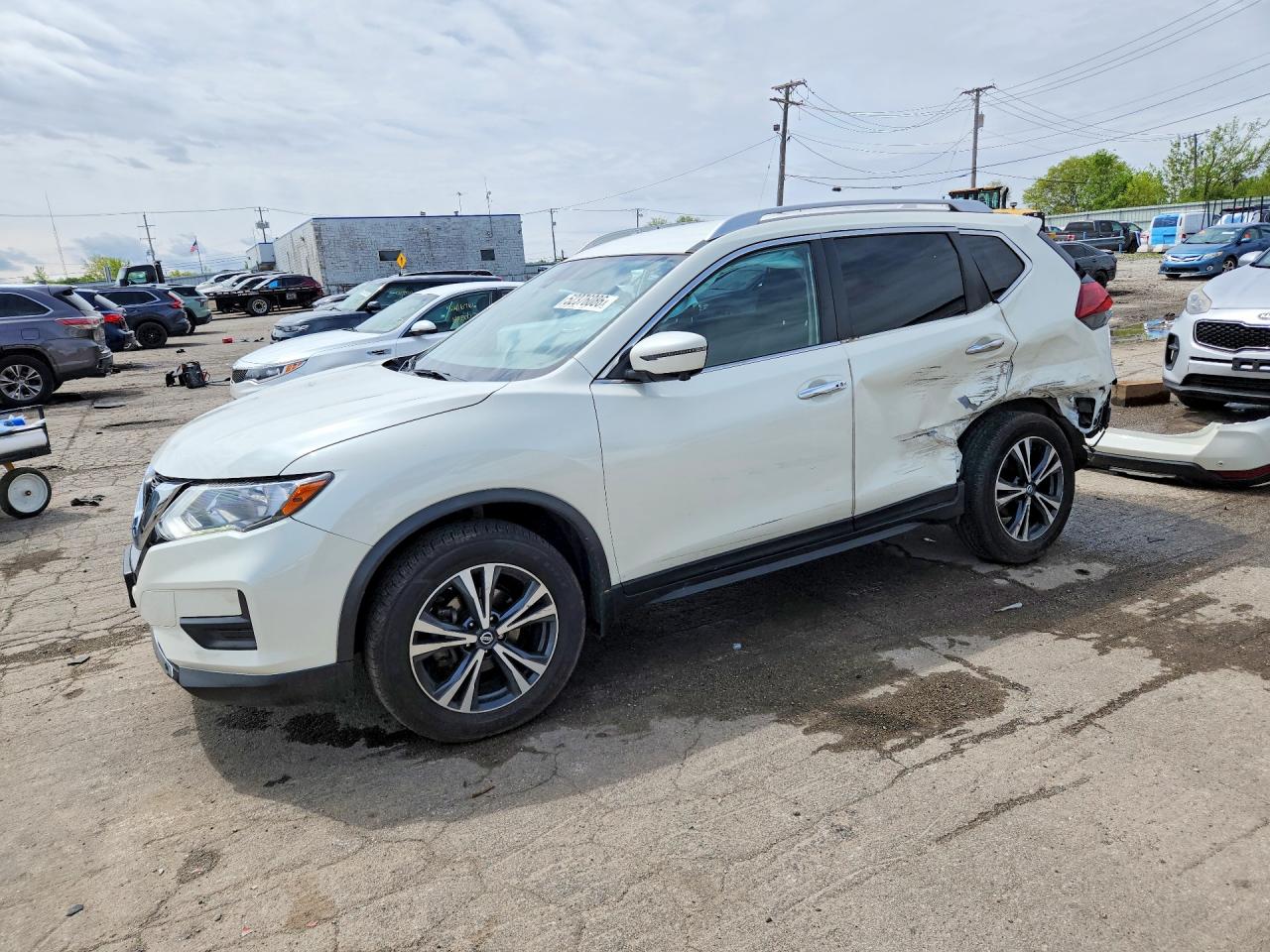 Salvage Nissan Rogue Image
