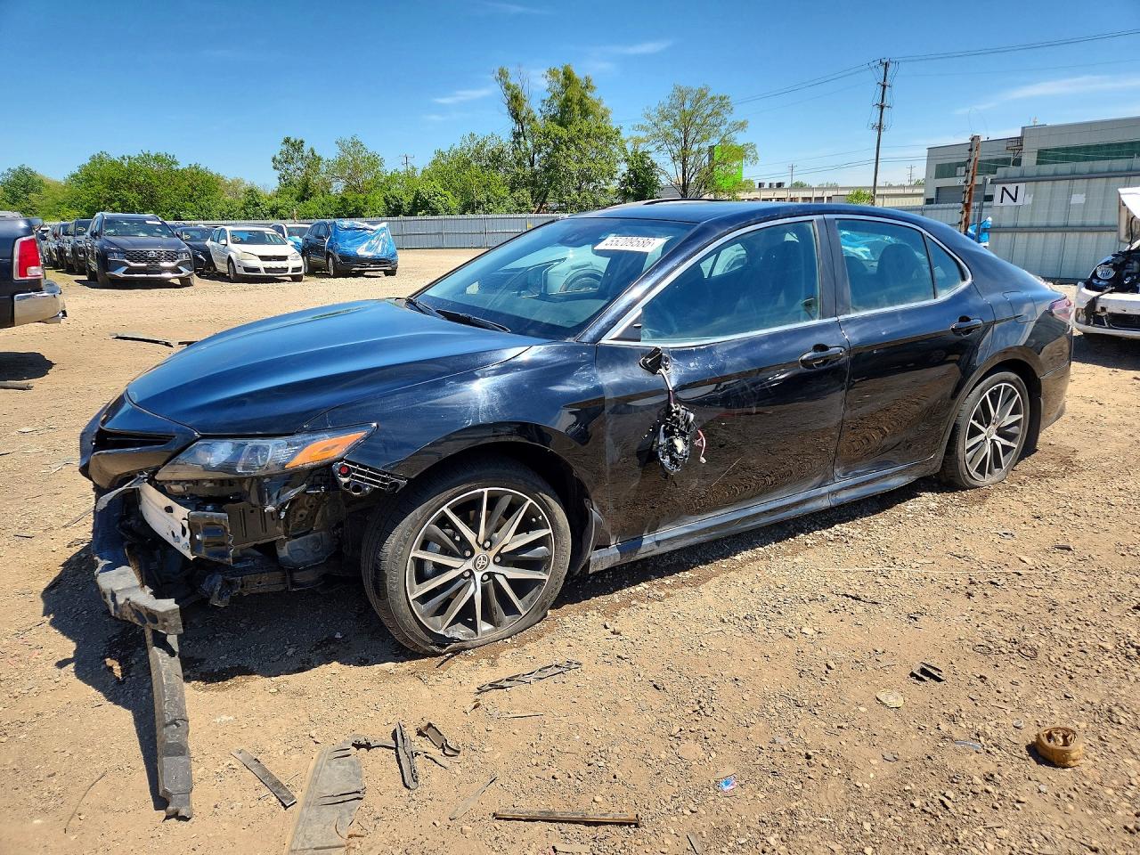Salvage Toyota Camry Image