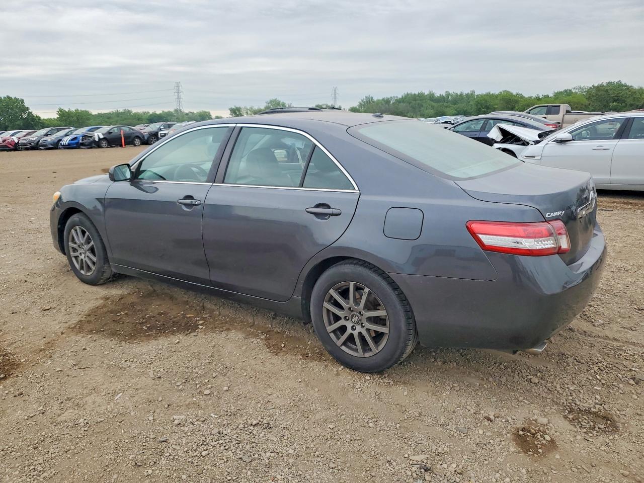 Toyota Camry Xle V6