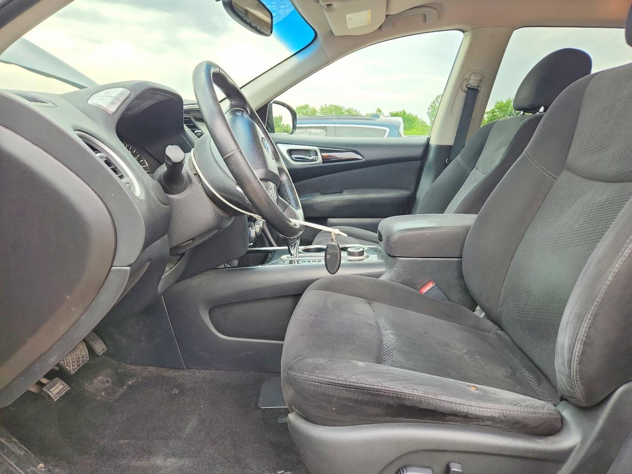 Nissan Pathfinder Sv