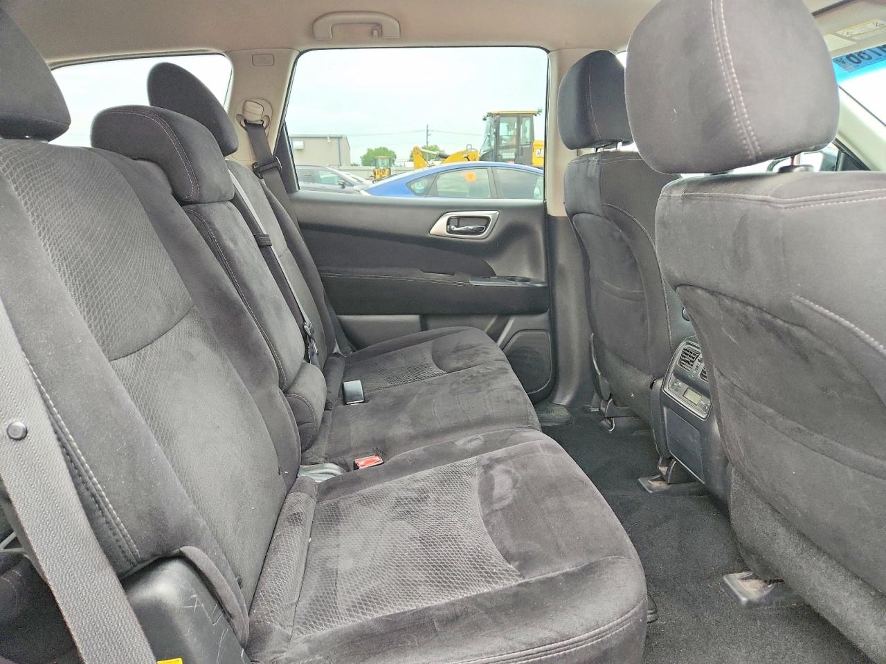 Nissan Pathfinder Sv
