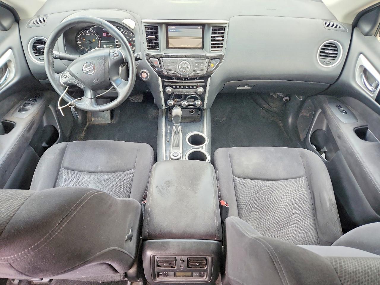 Nissan Pathfinder Sv