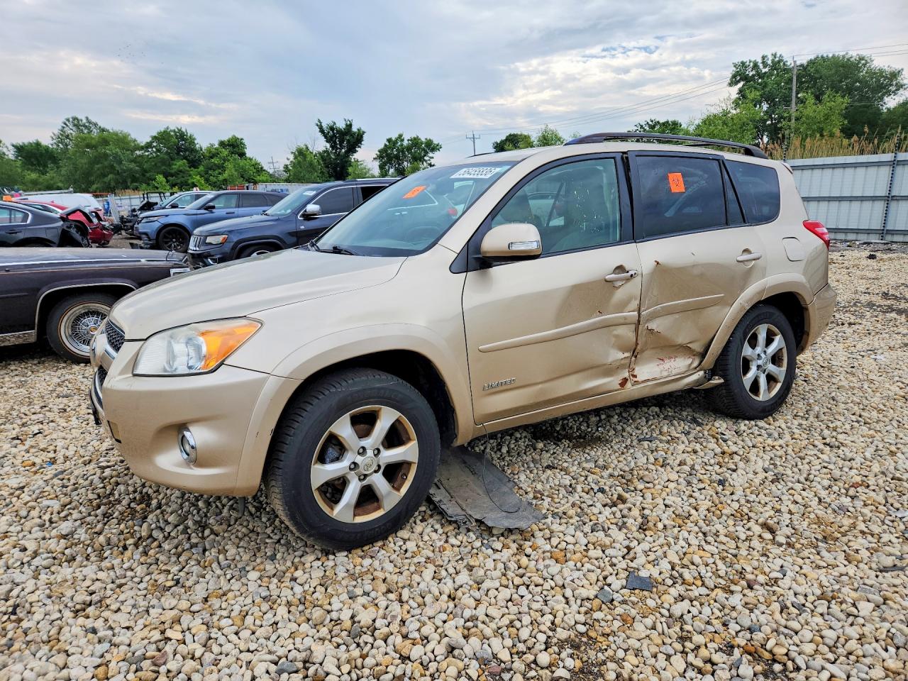 Salvage Toyota RAV4 Image