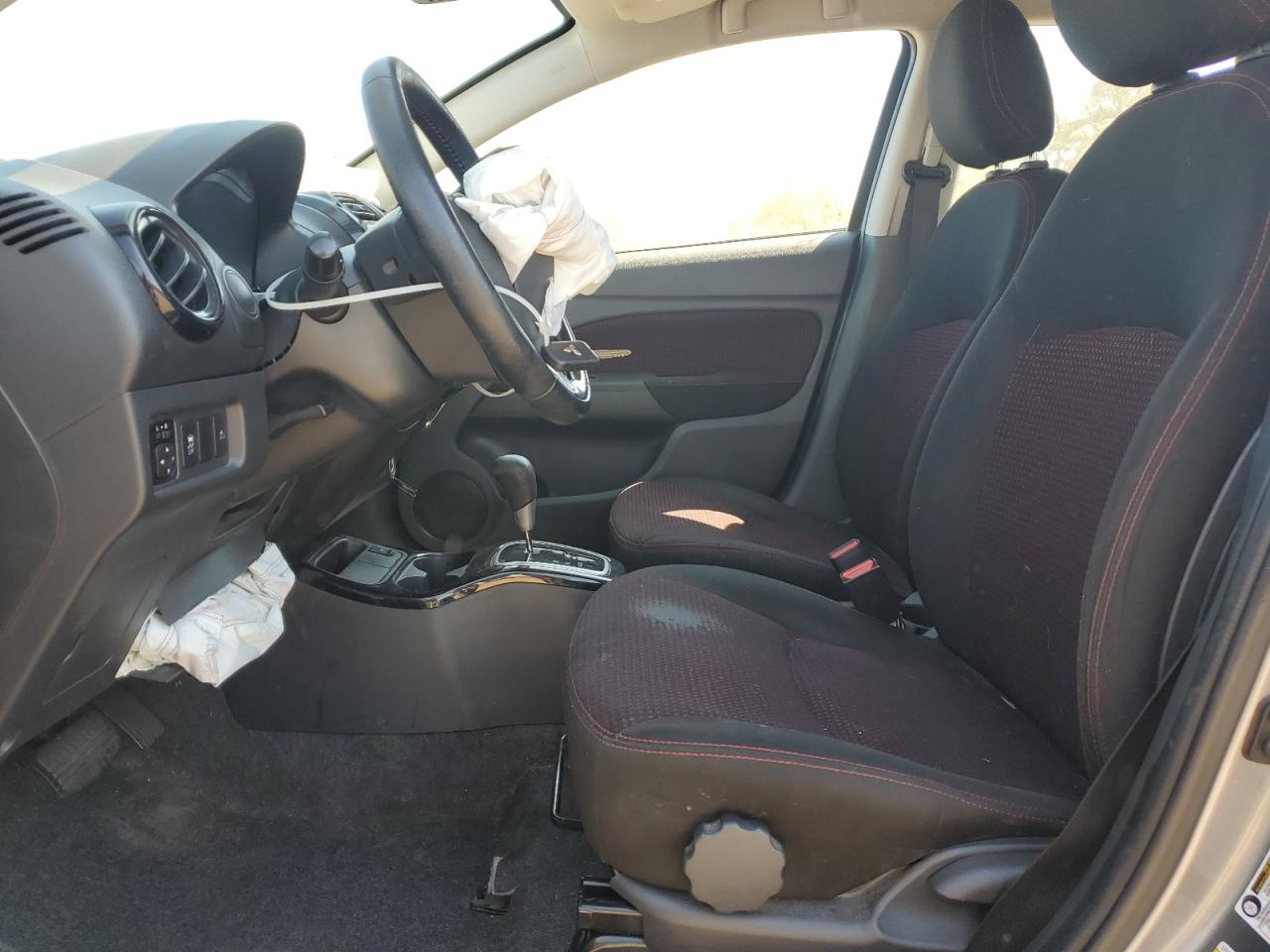 Mitsubishi Mirage Se