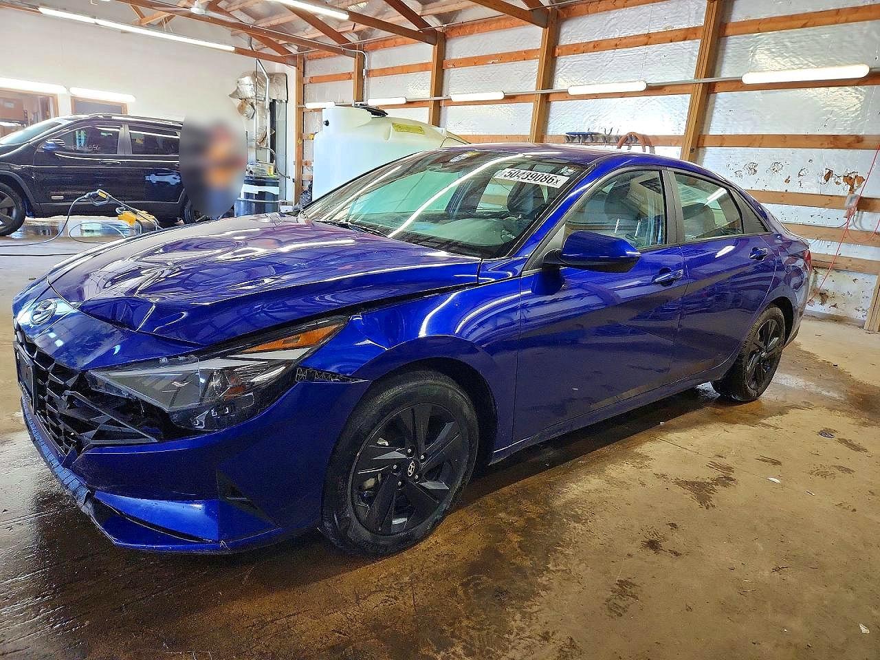 Salvage Hyundai ELANTRA Image