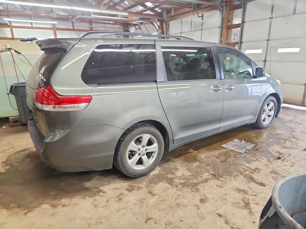 Toyota Sienna Le