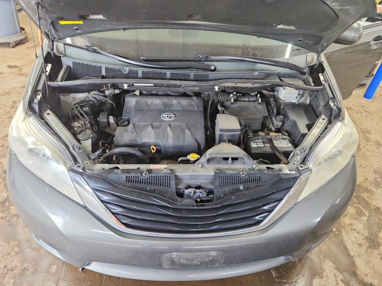 Toyota Sienna Le