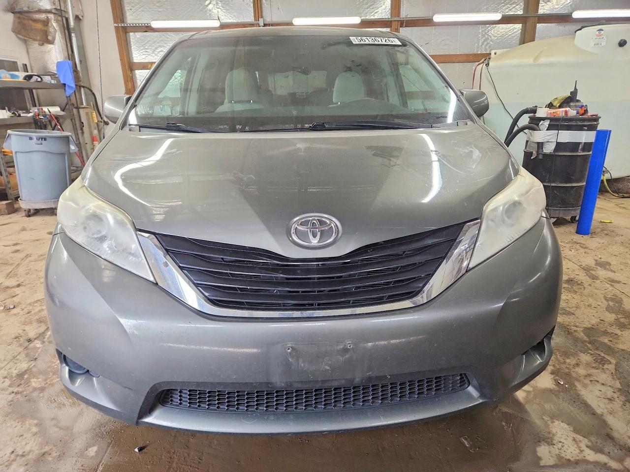 Toyota Sienna Le