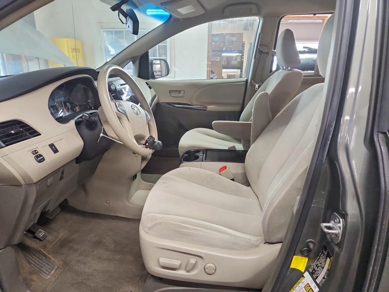 Toyota Sienna Le