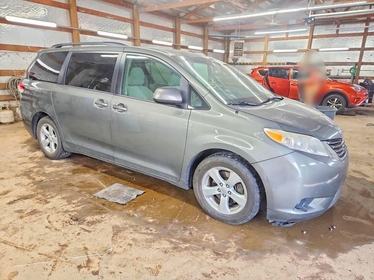 Toyota Sienna Le