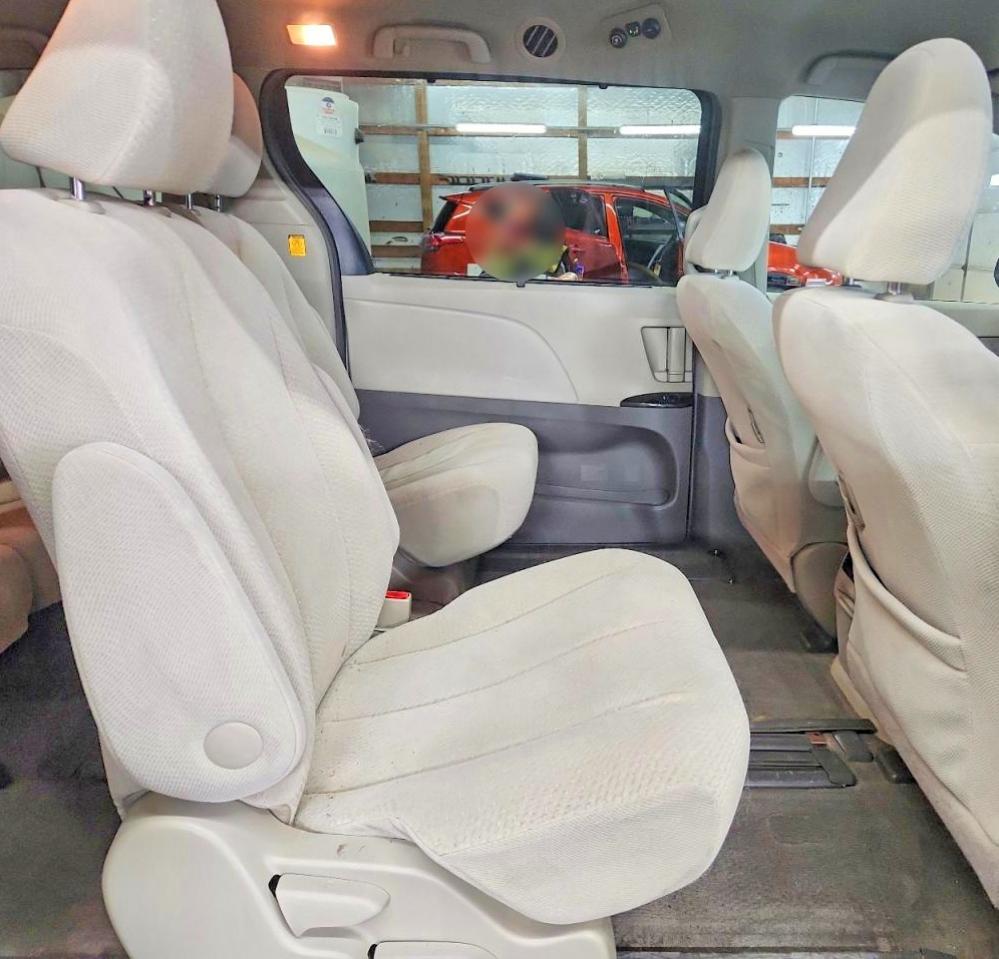 Toyota Sienna Le
