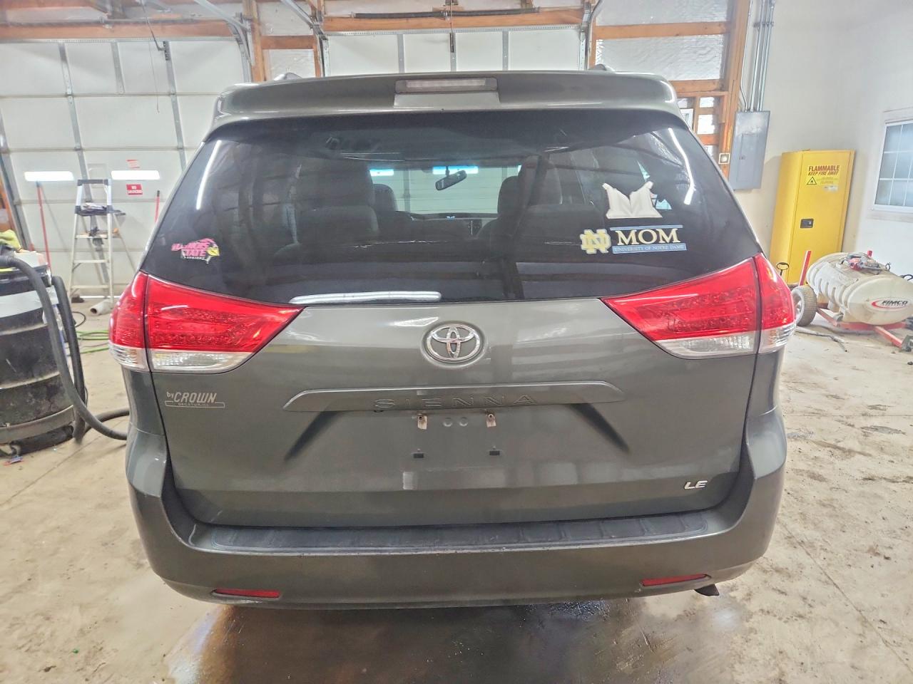 Toyota Sienna Le