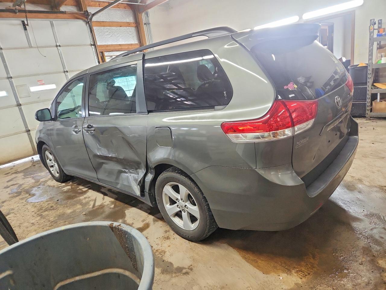 Toyota Sienna Le