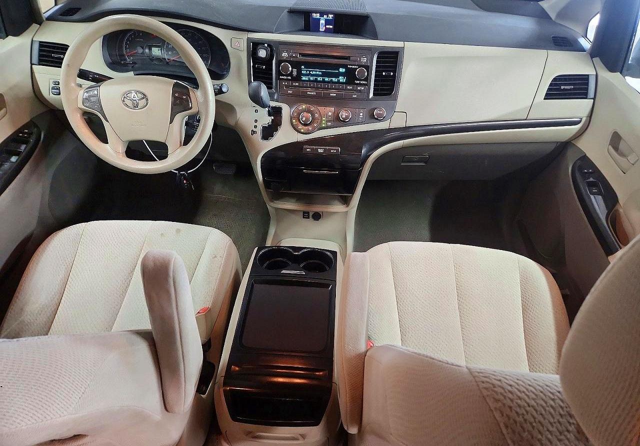 Toyota Sienna Le