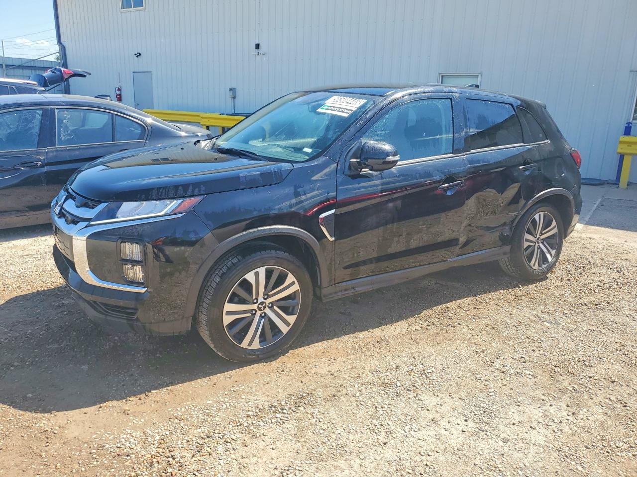 Salvage Mitsubishi Outlander Image