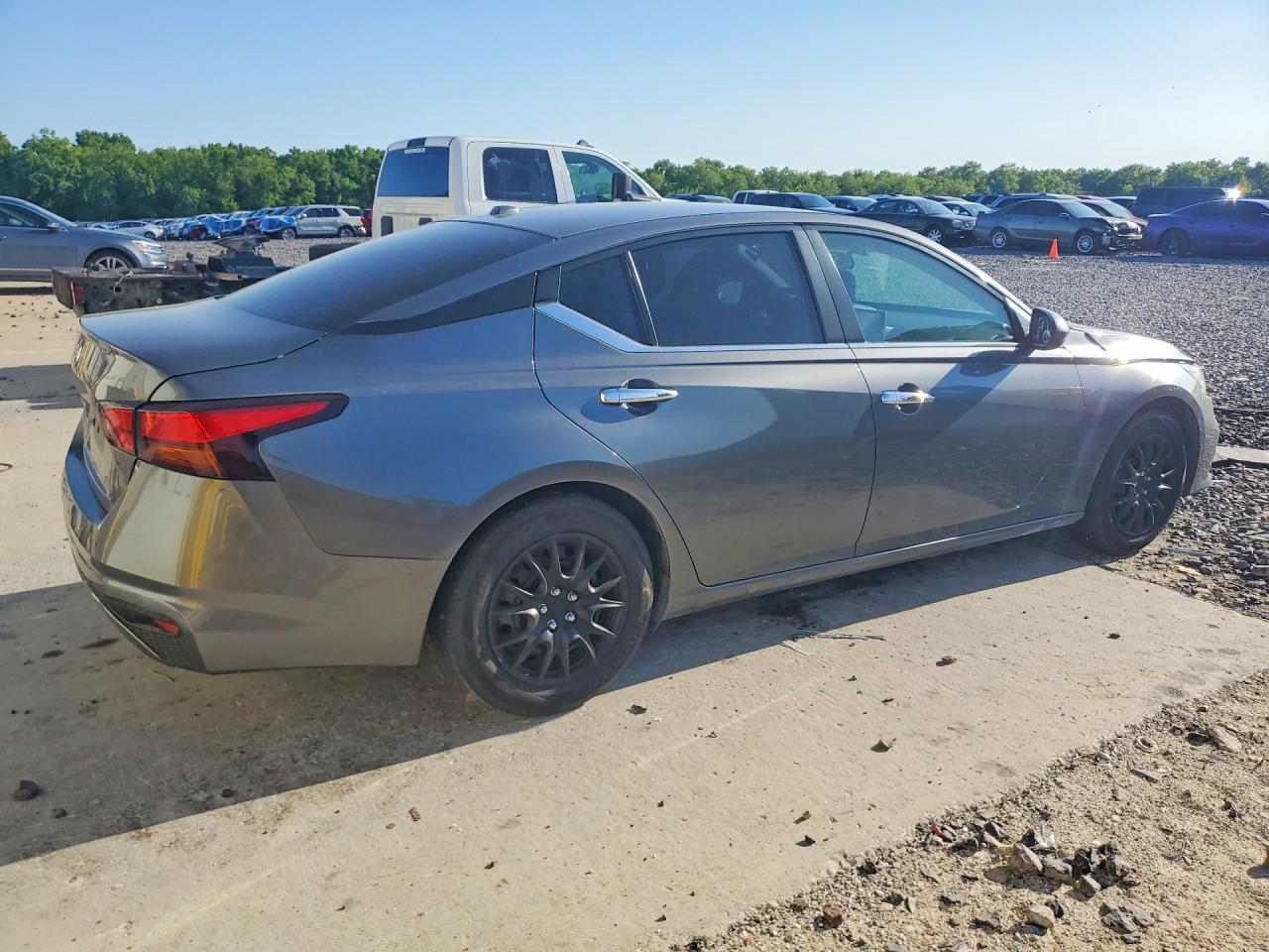 Nissan Altima S