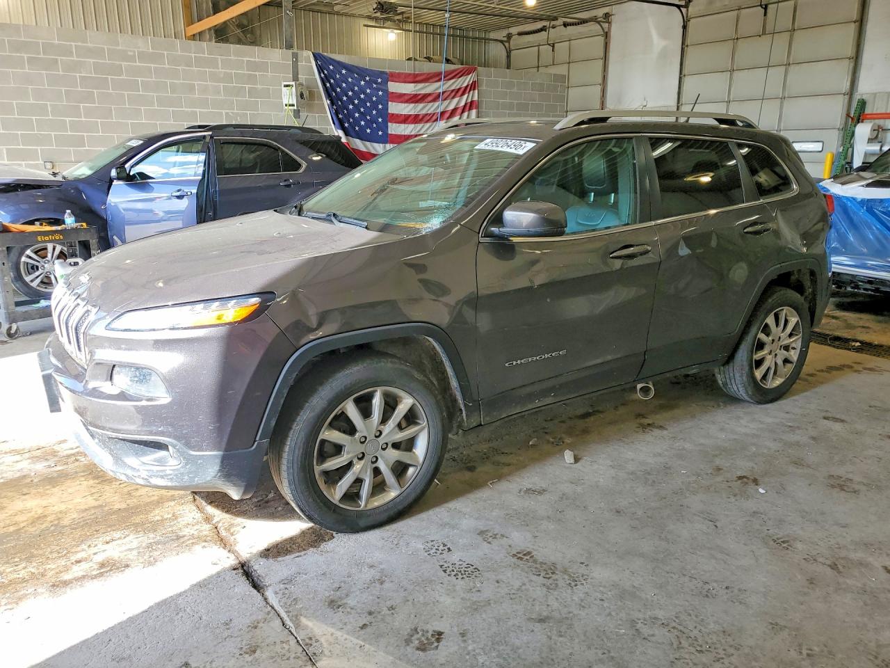 Salvage Jeep Cherokee Image