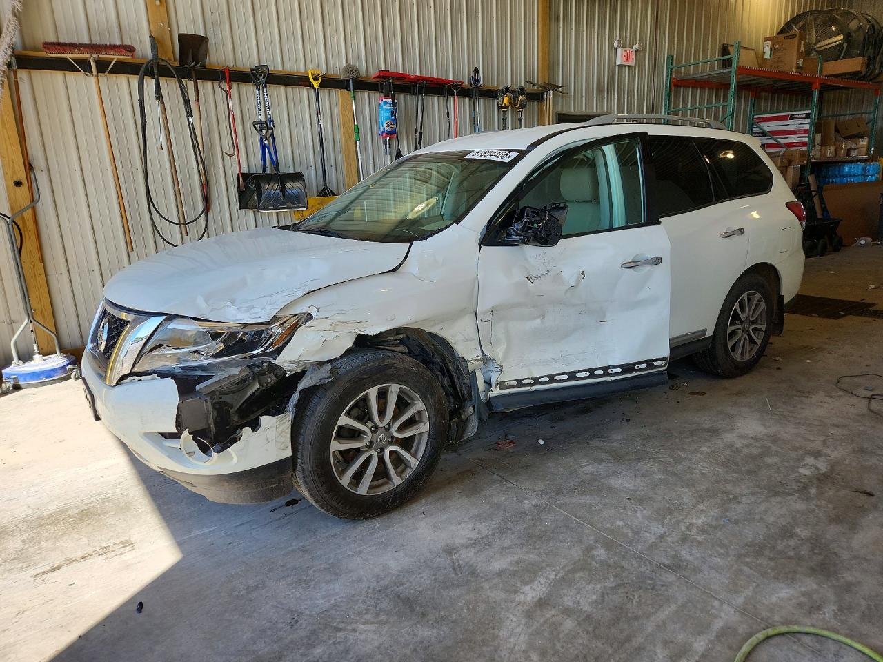 Salvage Nissan Pathfinder Image