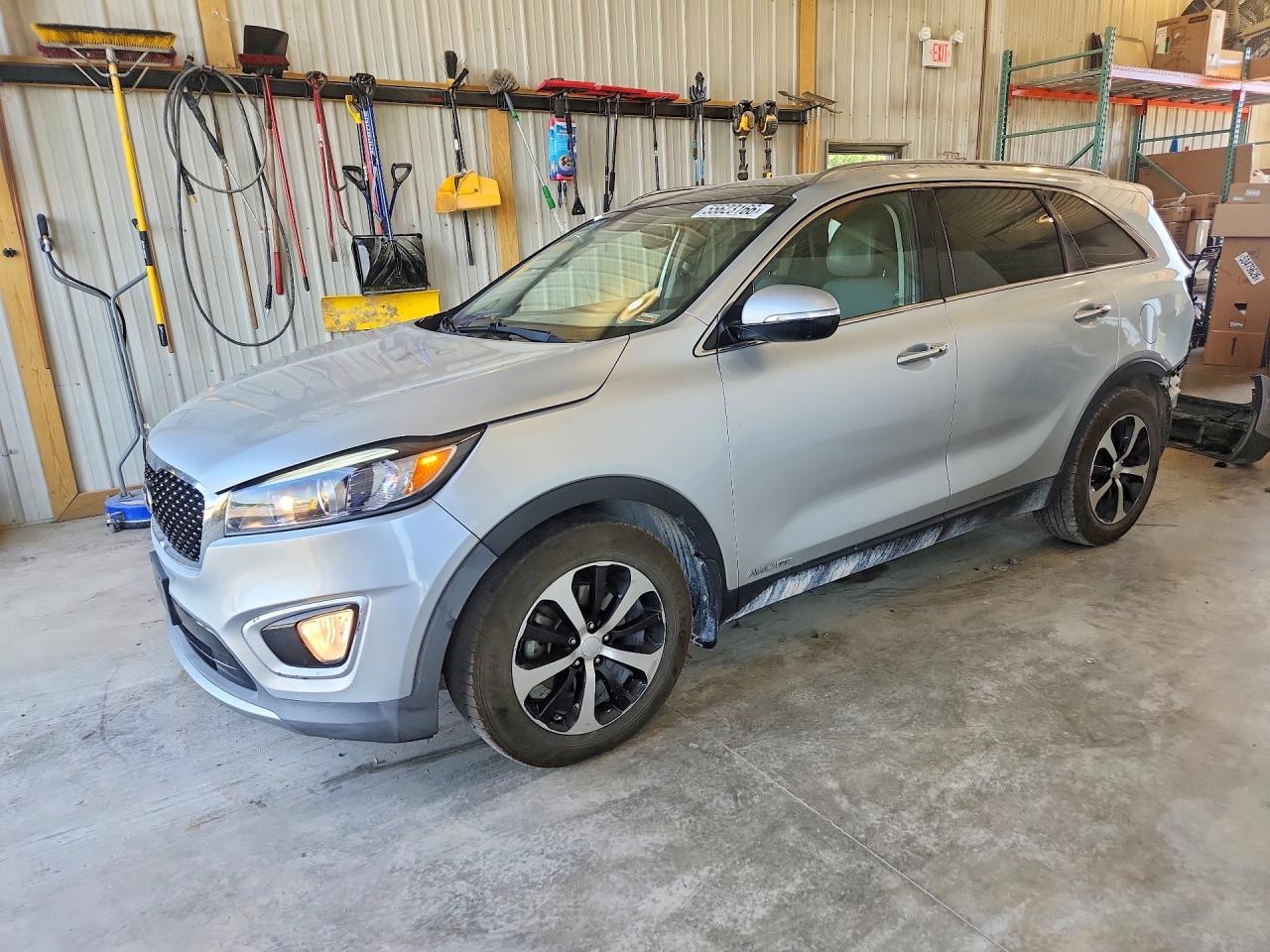 Salvage Kia Sorento Image